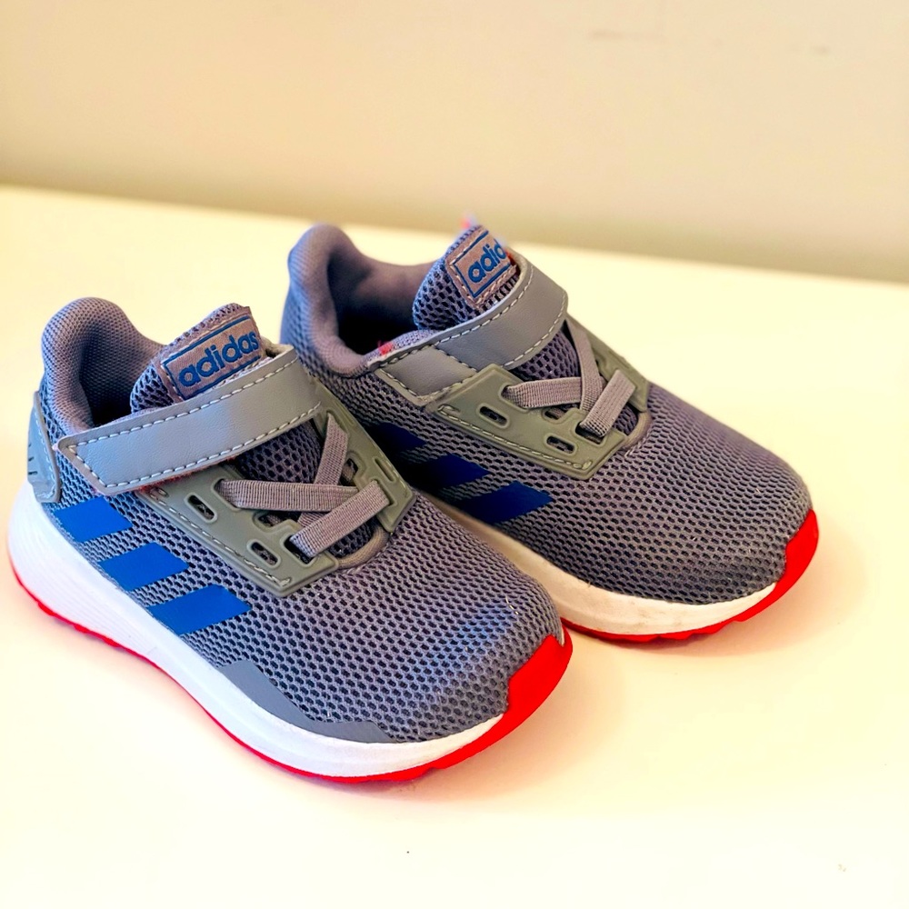 Toddler Boy Adidas Tennis Shoes Size 5.5c